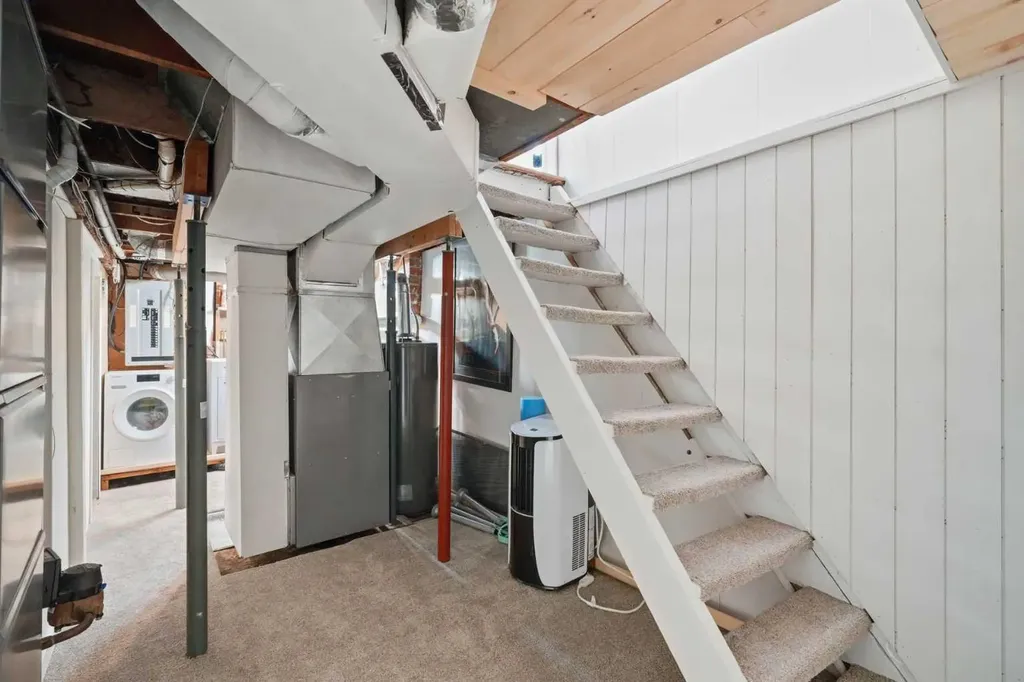1422 2 Street NW Calgary AB T2M 2W1