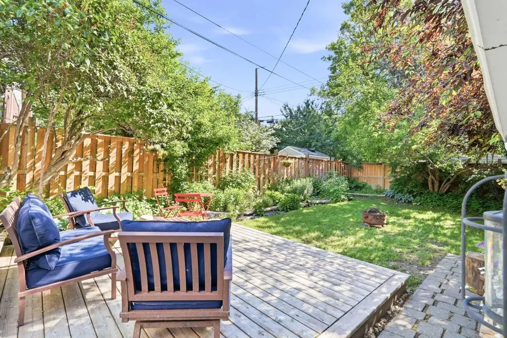 1422 2 Street NW Calgary AB T2M 2W1