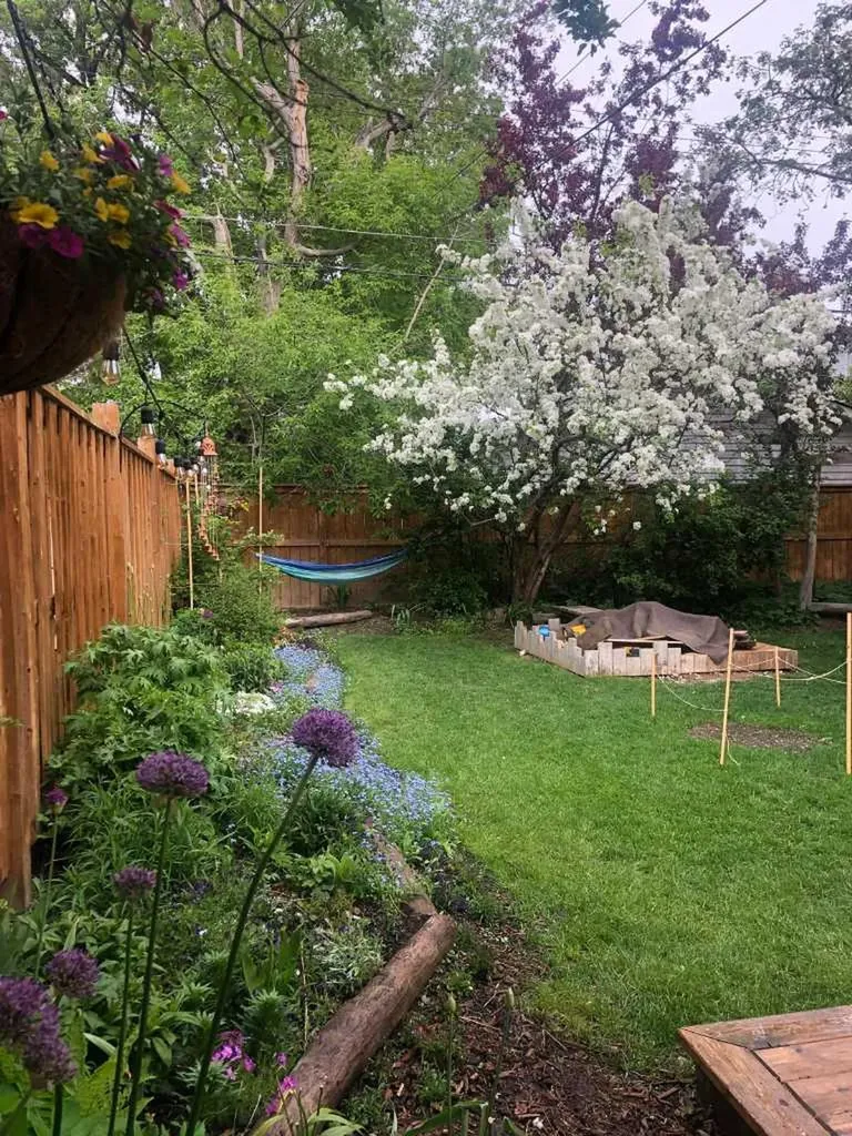 1422 2 Street NW Calgary AB T2M 2W1