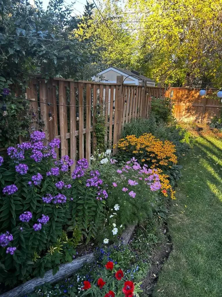 1422 2 Street NW Calgary AB T2M 2W1