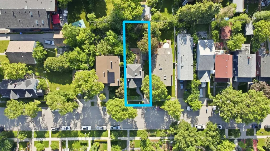 1422 2 Street NW Calgary AB T2M 2W1