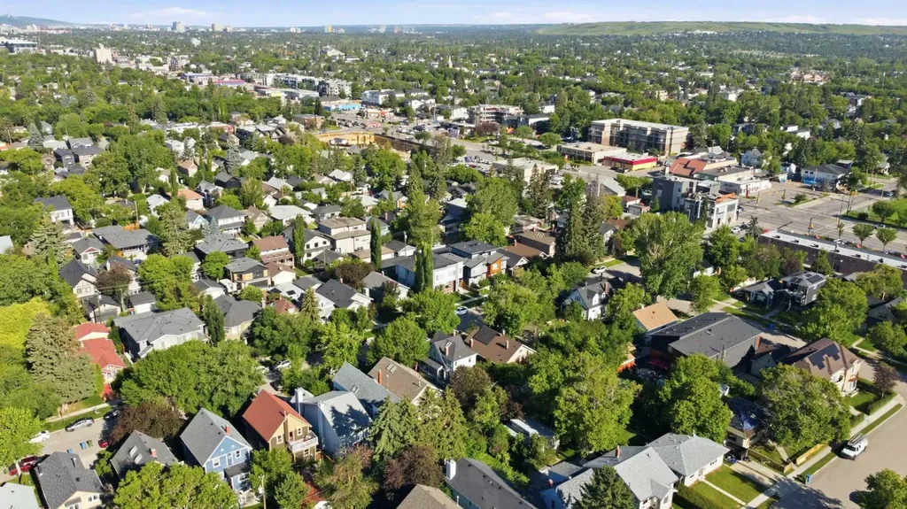 1422 2 Street NW Calgary AB T2M 2W1