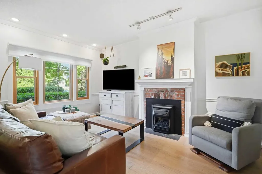 1422 2 Street NW Calgary AB T2M 2W1
