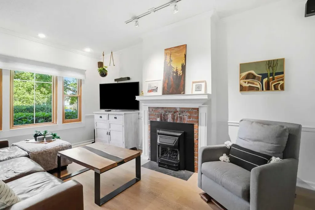 1422 2 Street NW Calgary AB T2M 2W1