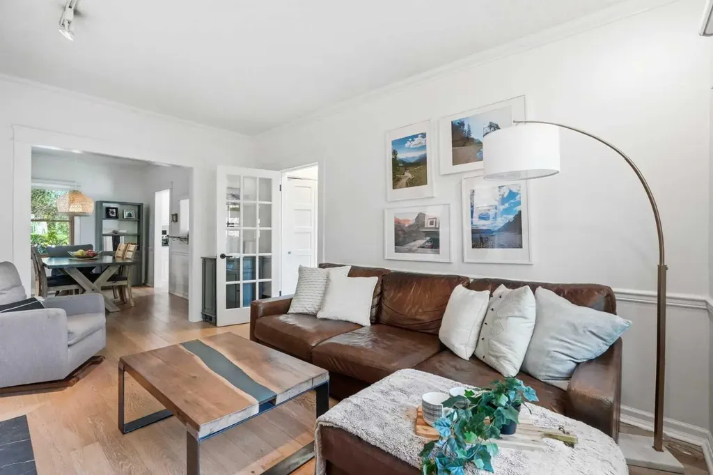 1422 2 Street NW Calgary AB T2M 2W1