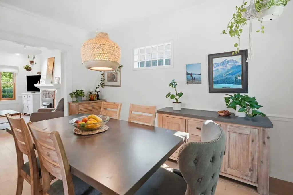 1422 2 Street NW Calgary AB T2M 2W1