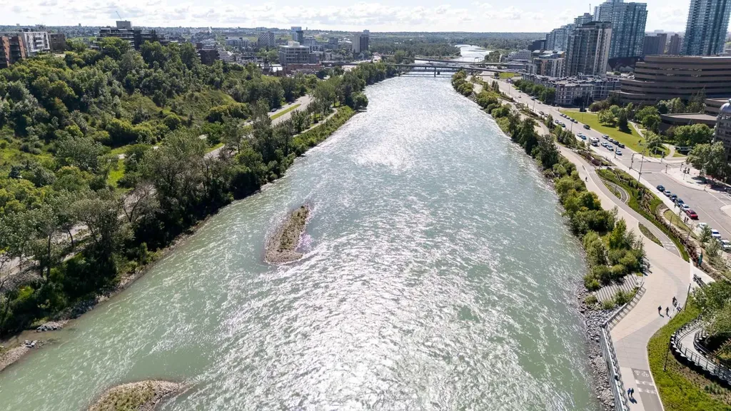 138 Waterfront Court SW Calgary AB T2P 1L1