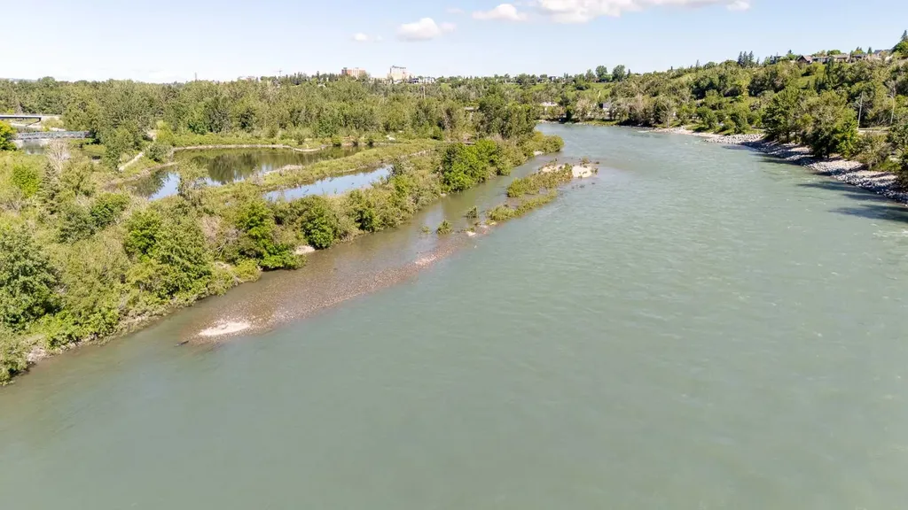 138 Waterfront Court SW Calgary AB T2P 1L1