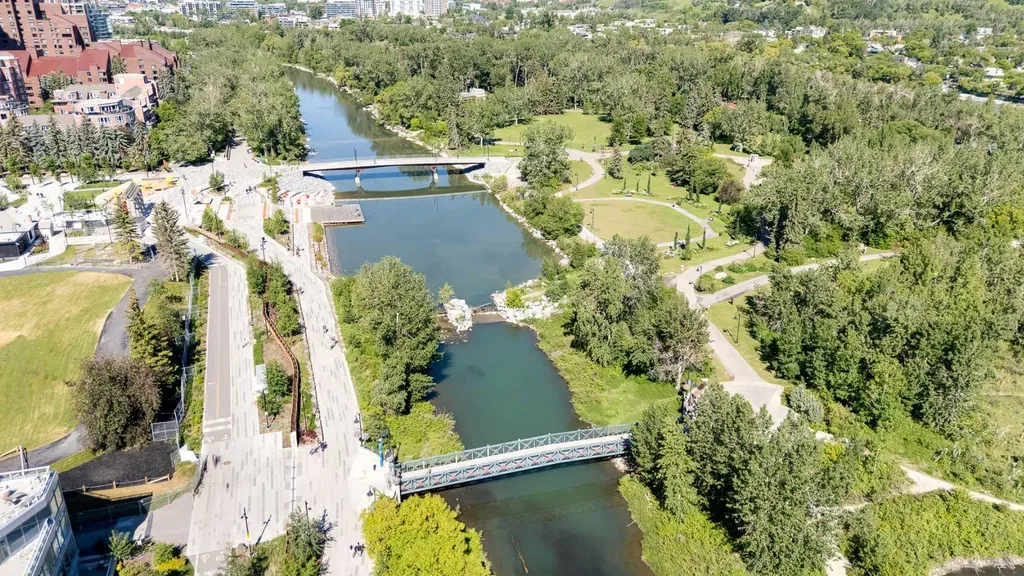 138 Waterfront Court SW Calgary AB T2P 1L1
