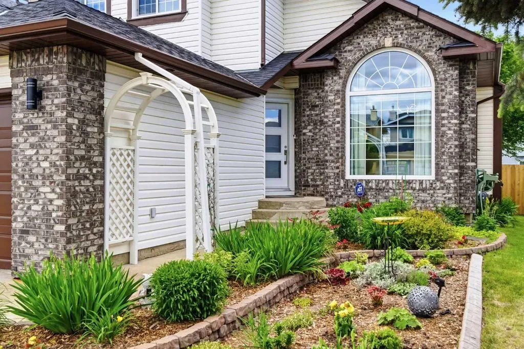 67 Douglas Shore Close SE Calgary AB T2Z 2K7