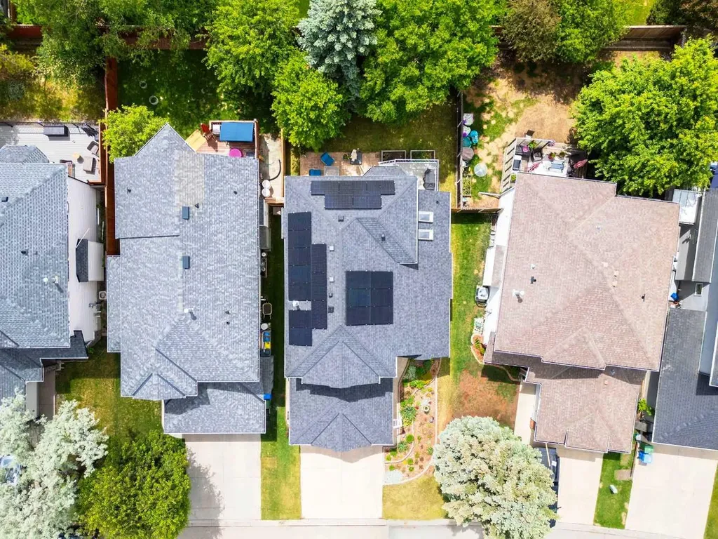 67 Douglas Shore Close SE Calgary AB T2Z 2K7