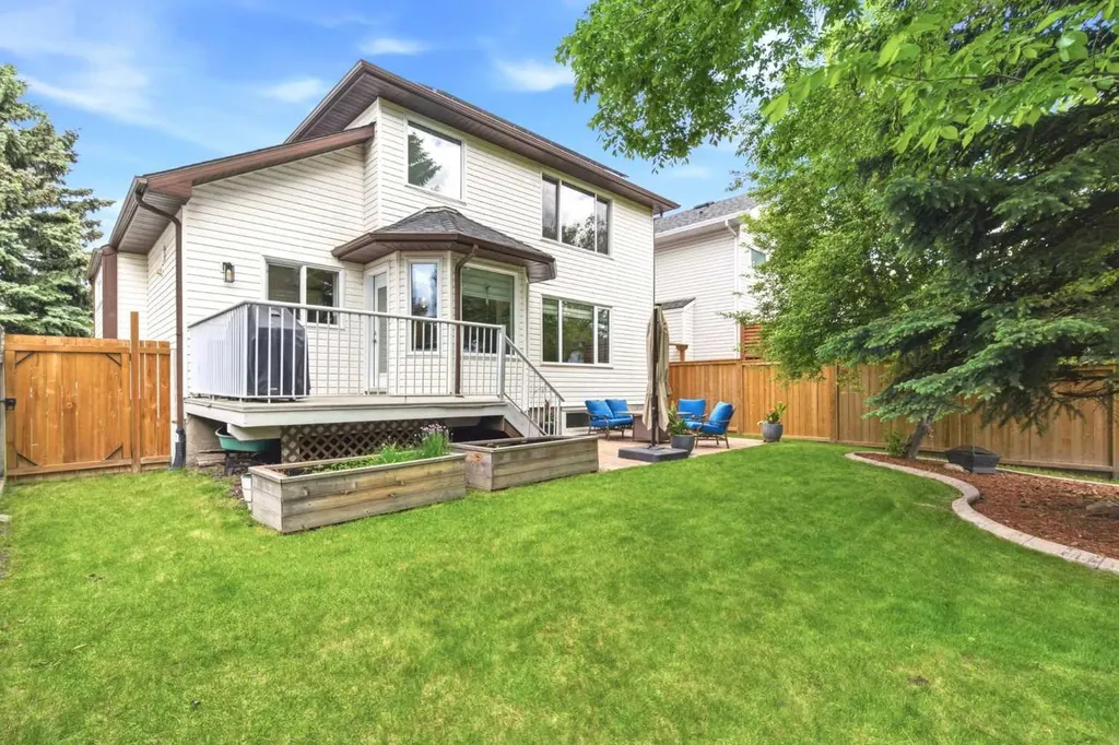 67 Douglas Shore Close SE Calgary AB T2Z 2K7
