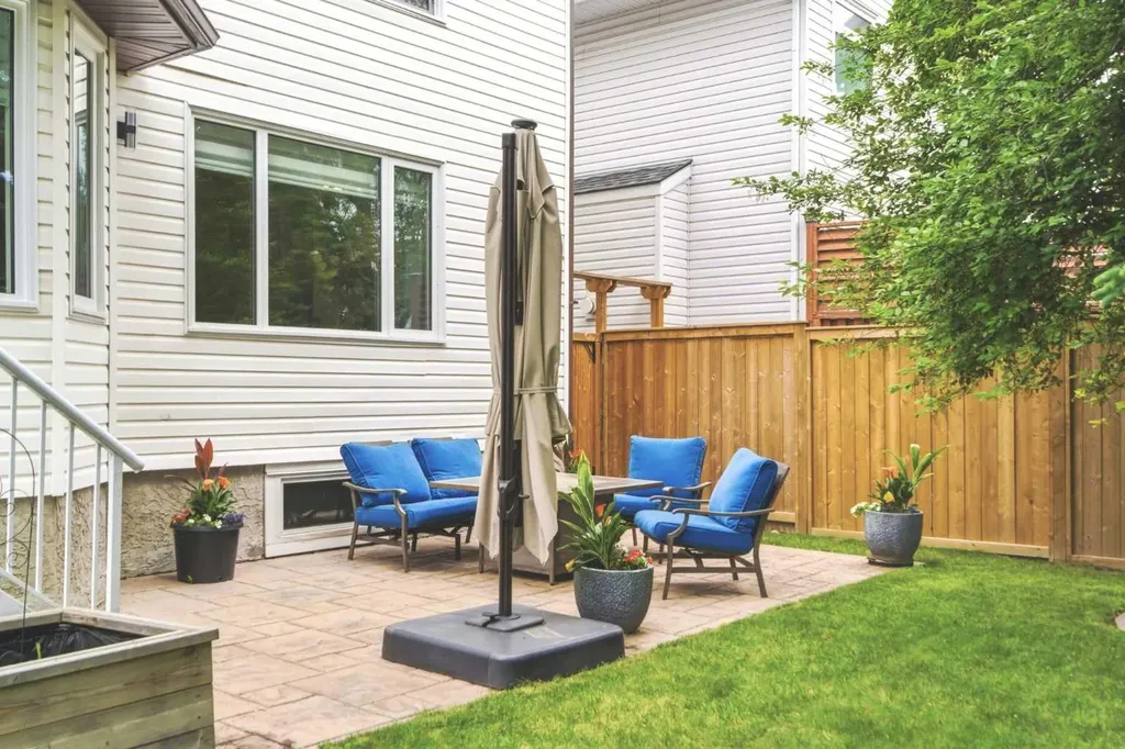 67 Douglas Shore Close SE Calgary AB T2Z 2K7
