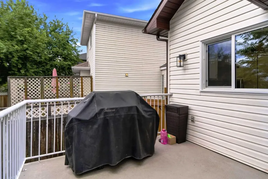 67 Douglas Shore Close SE Calgary AB T2Z 2K7