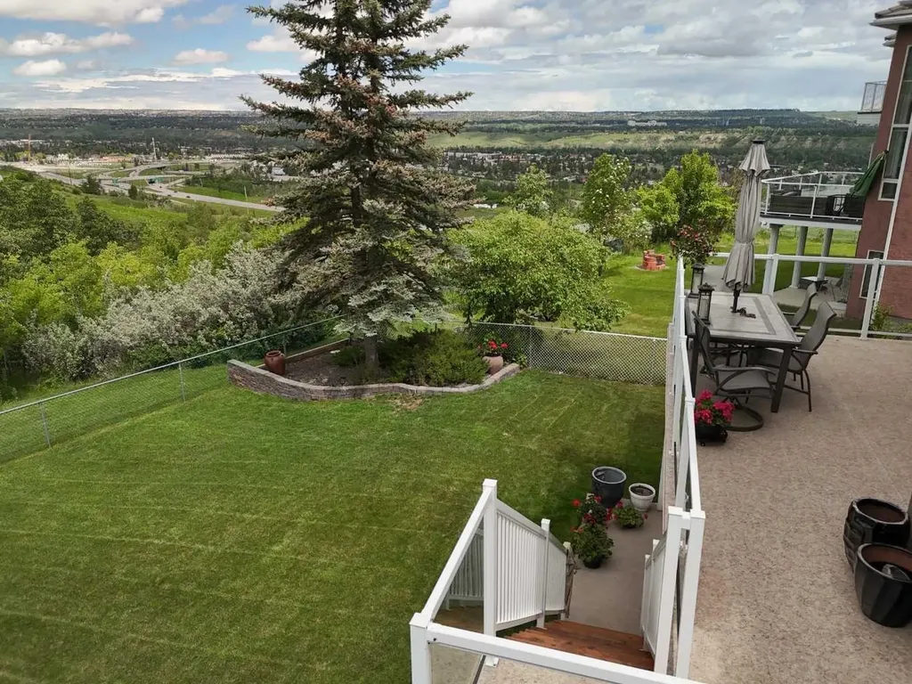 70 Patterson Close SW Calgary AB T3H 3K2