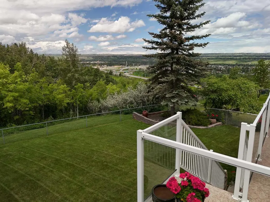 70 Patterson Close SW Calgary AB T3H 3K2