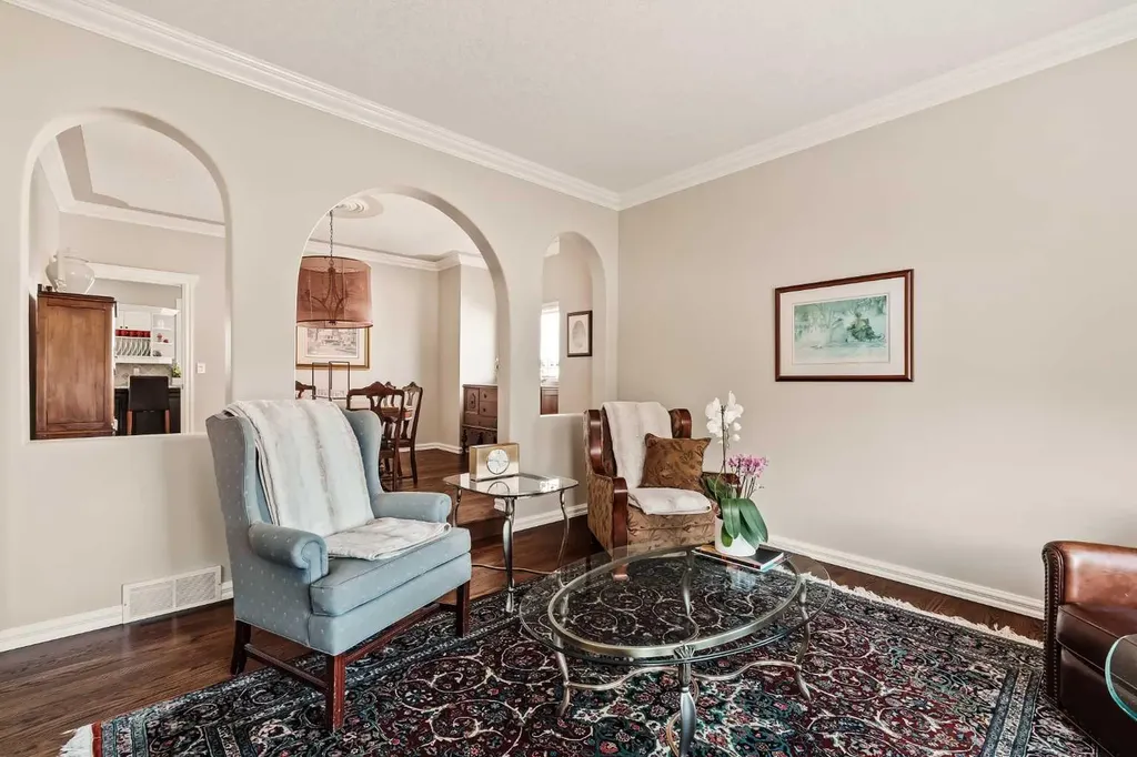 70 Patterson Close SW Calgary AB T3H 3K2