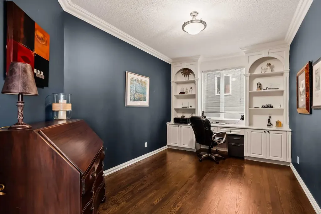 70 Patterson Close SW Calgary AB T3H 3K2