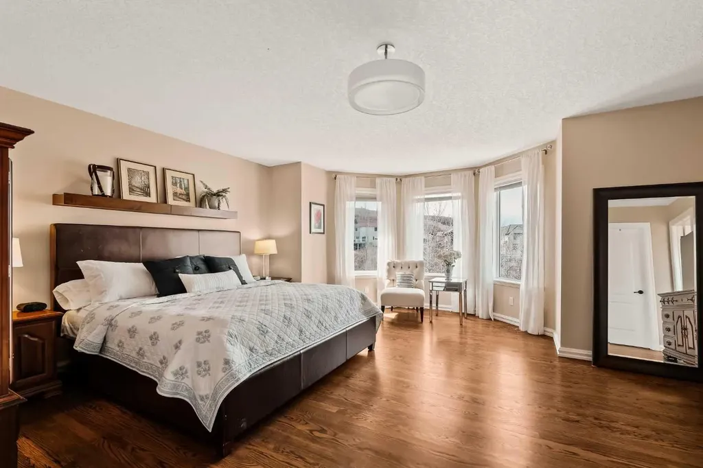 70 Patterson Close SW Calgary AB T3H 3K2