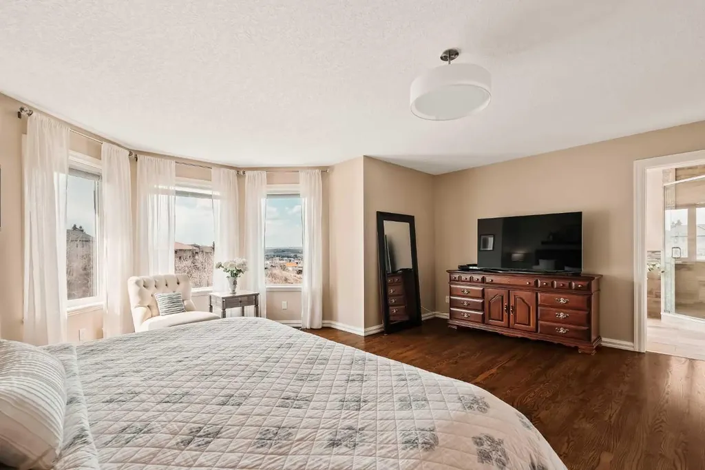 70 Patterson Close SW Calgary AB T3H 3K2