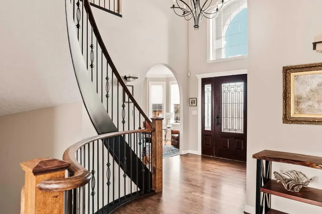 70 Patterson Close SW Calgary AB T3H 3K2
