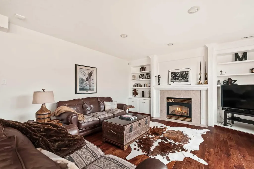 70 Patterson Close SW Calgary AB T3H 3K2