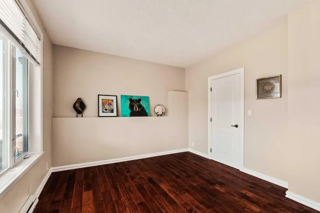 70 Patterson Close SW Calgary AB T3H 3K2