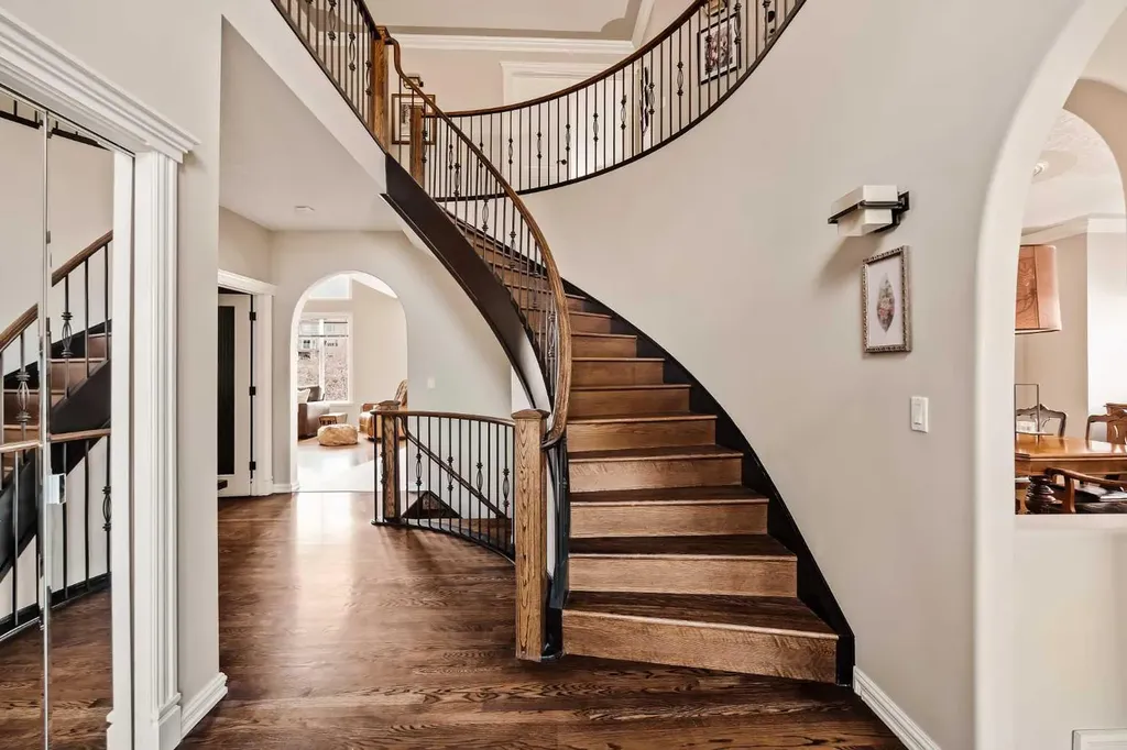 70 Patterson Close SW Calgary AB T3H 3K2