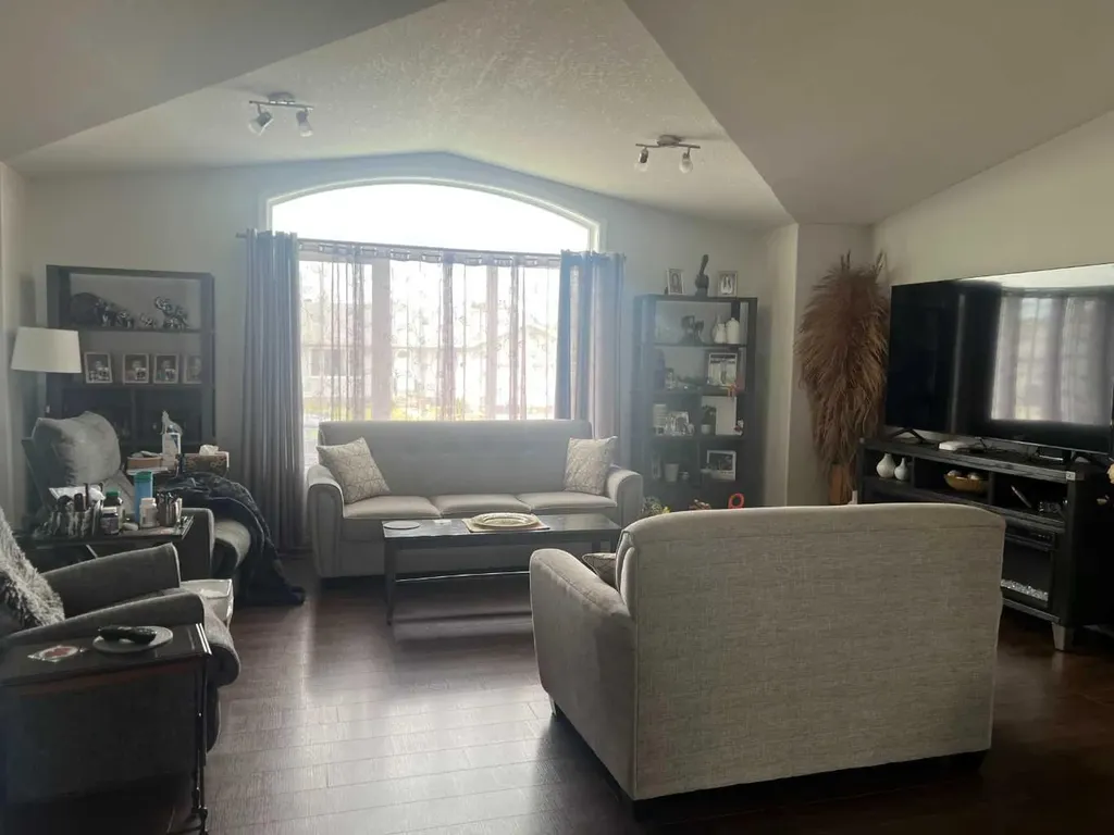 807 8a Street Fox Creek AB T0H 1P0