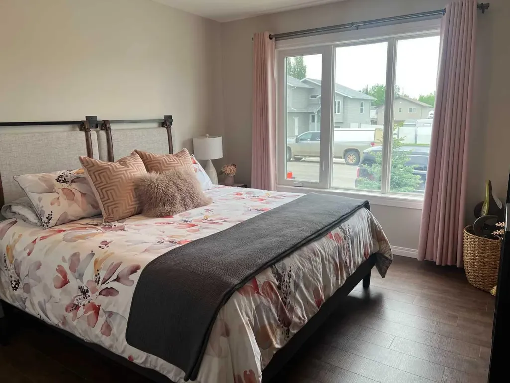 807 8a Street Fox Creek AB T0H 1P0