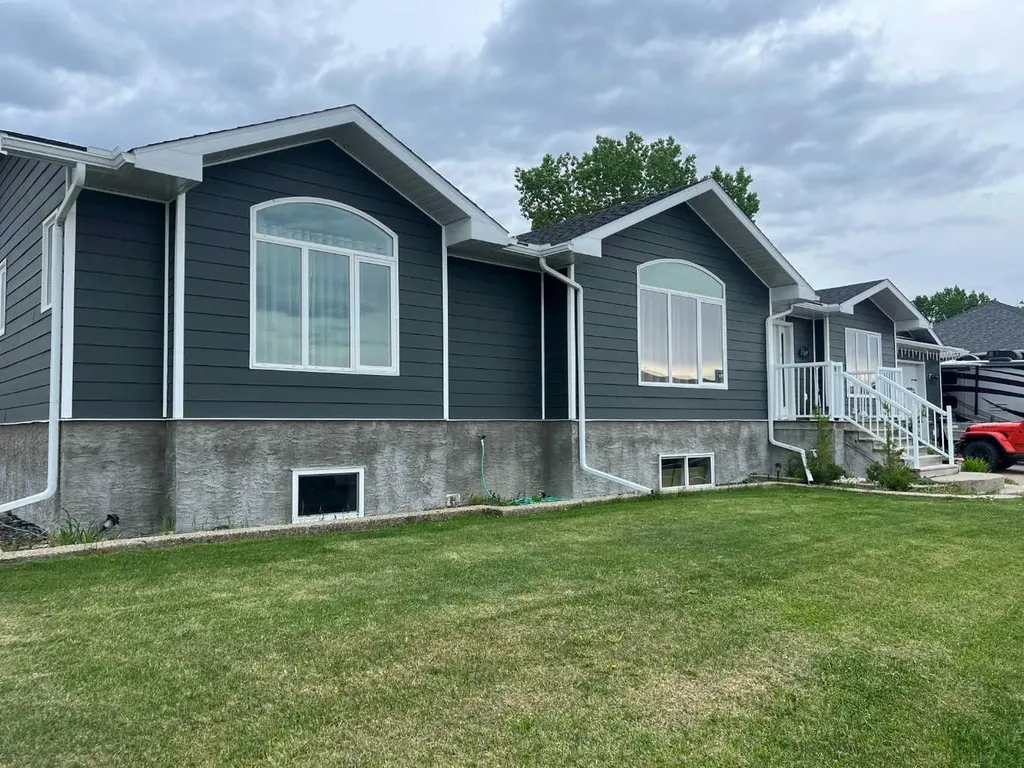 807 8a Street Fox Creek AB T0H 1P0