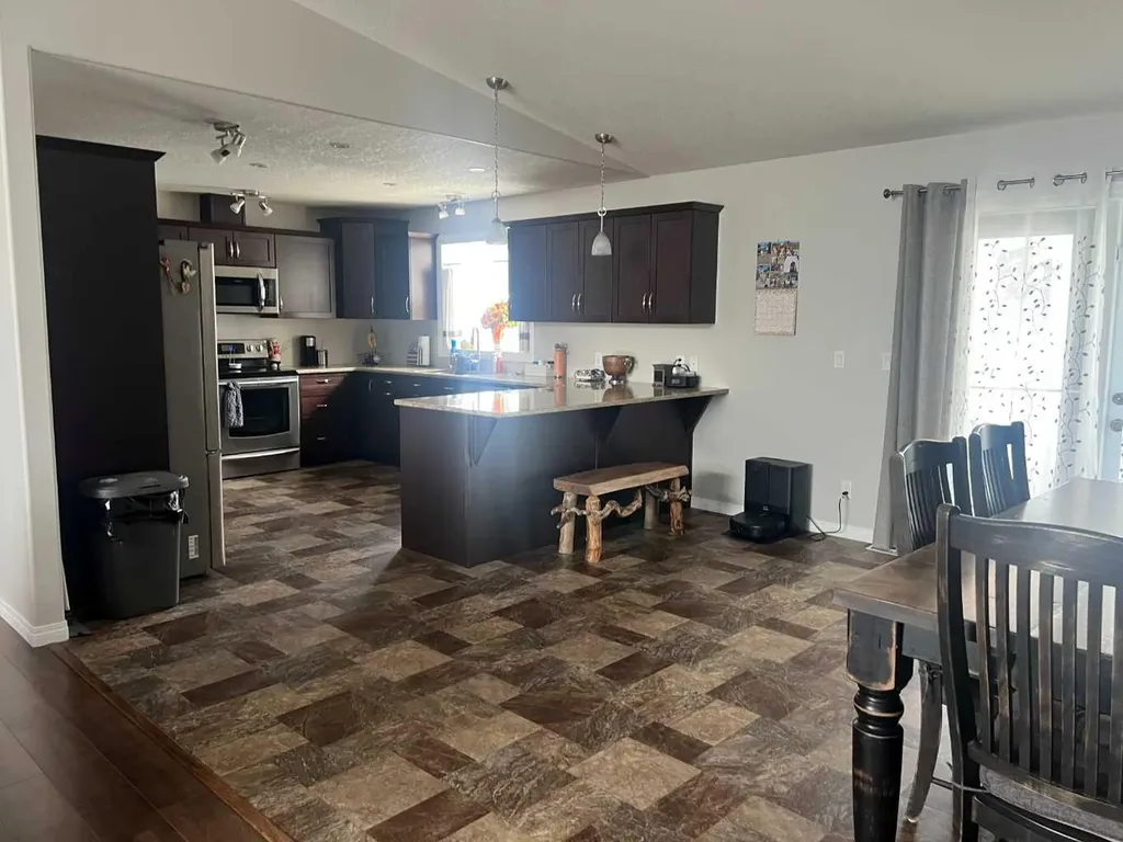 807 8a Street Fox Creek AB T0H 1P0