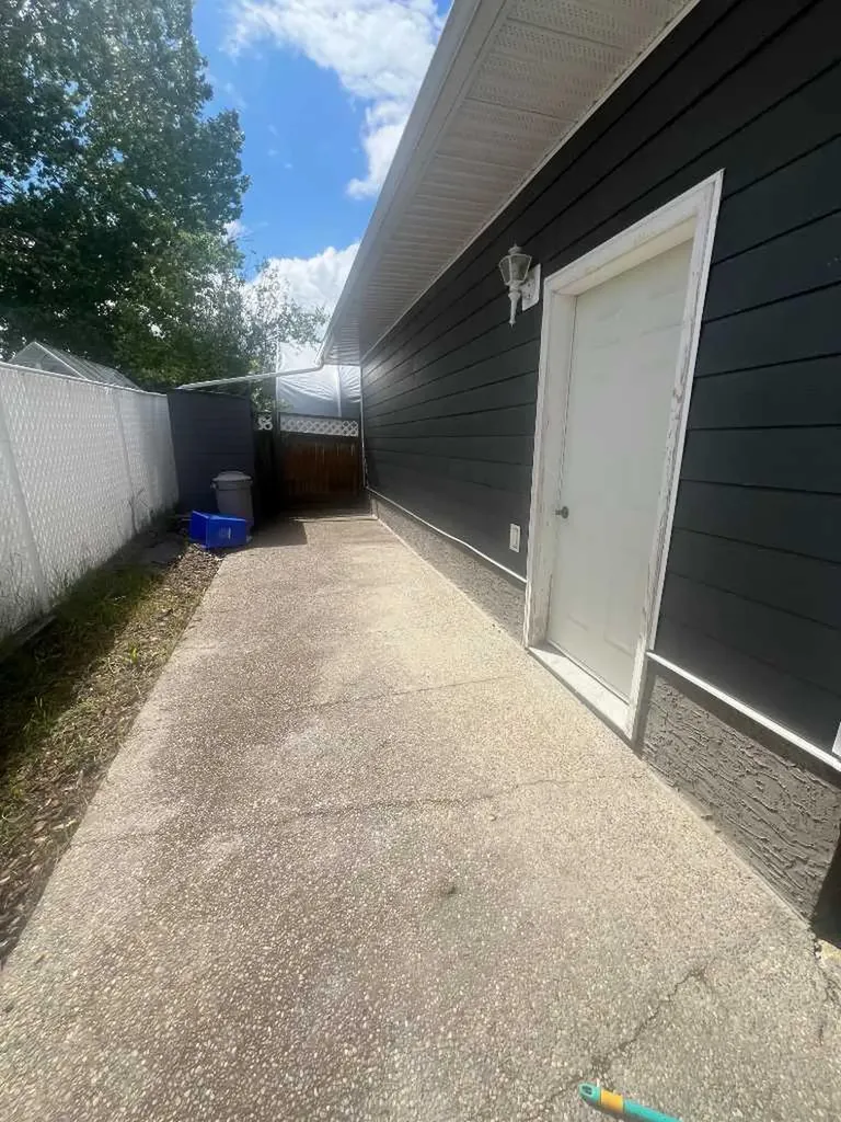 807 8a Avenue Fox Creek AB T0H 1P0