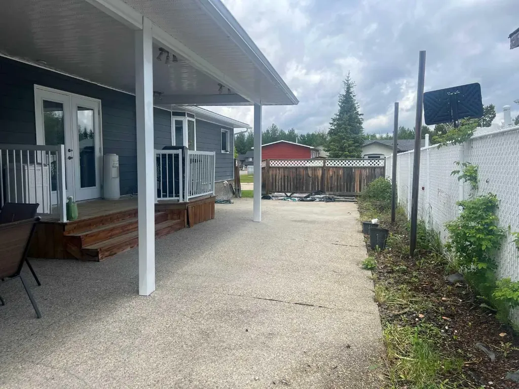 807 8a Street Fox Creek AB T0H 1P0