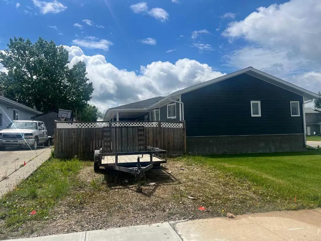 807 8a Street Fox Creek AB T0H 1P0