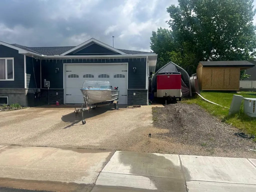 807 8a Street Fox Creek AB T0H 1P0