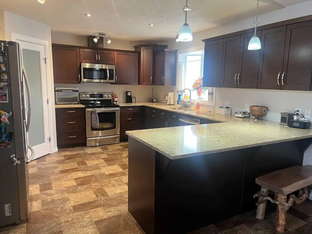 807 8a Street Fox Creek AB T0H 1P0