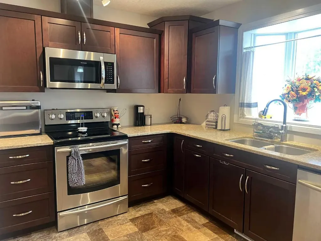 807 8a Avenue Fox Creek AB T0H 1P0