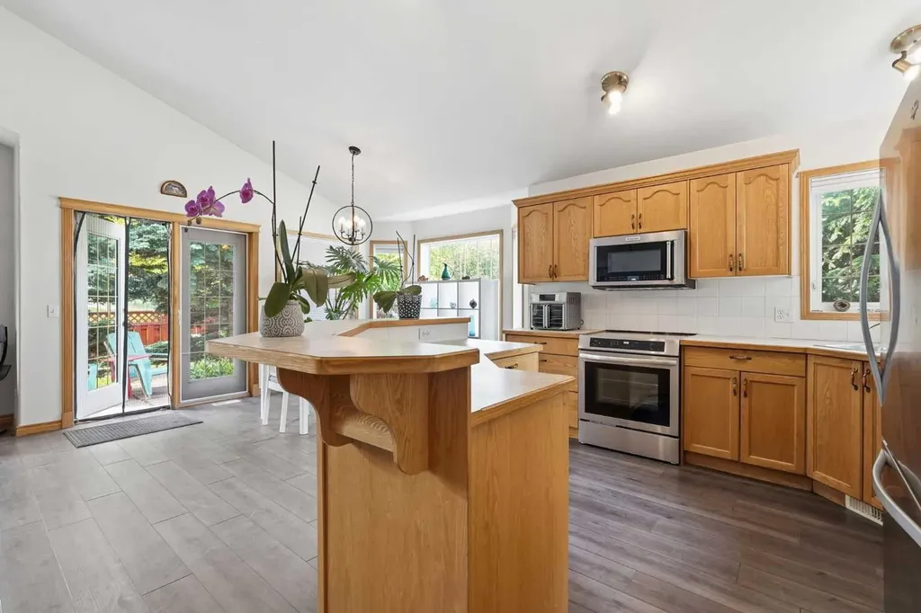761 Sheep River Court Okotoks AB T1S1T8