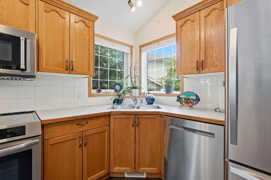761 Sheep River Court Okotoks AB T1S1T8