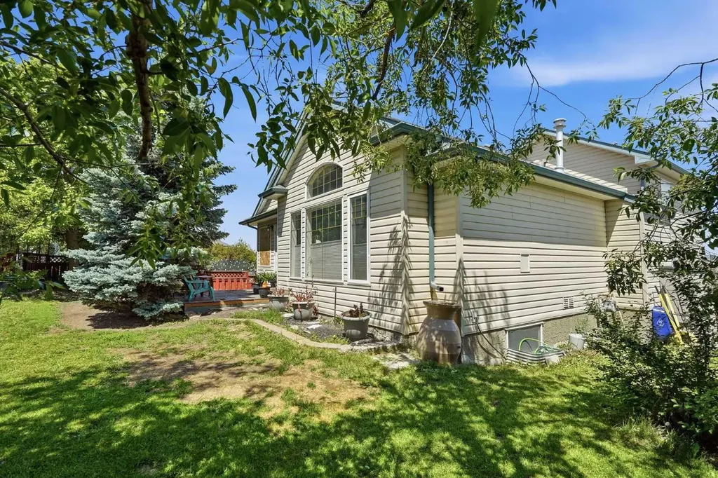 761 Sheep River Court Okotoks AB T1S1T8