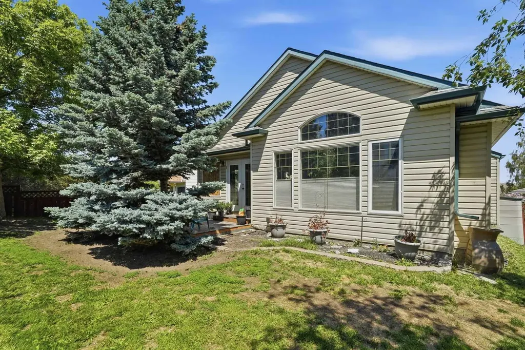 761 Sheep River Court Okotoks AB T1S1T8