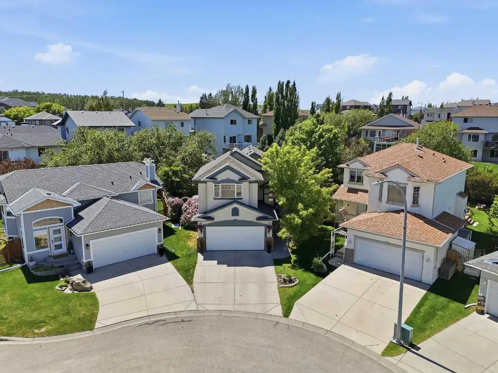 761 Sheep River Court Okotoks AB T1S1T8