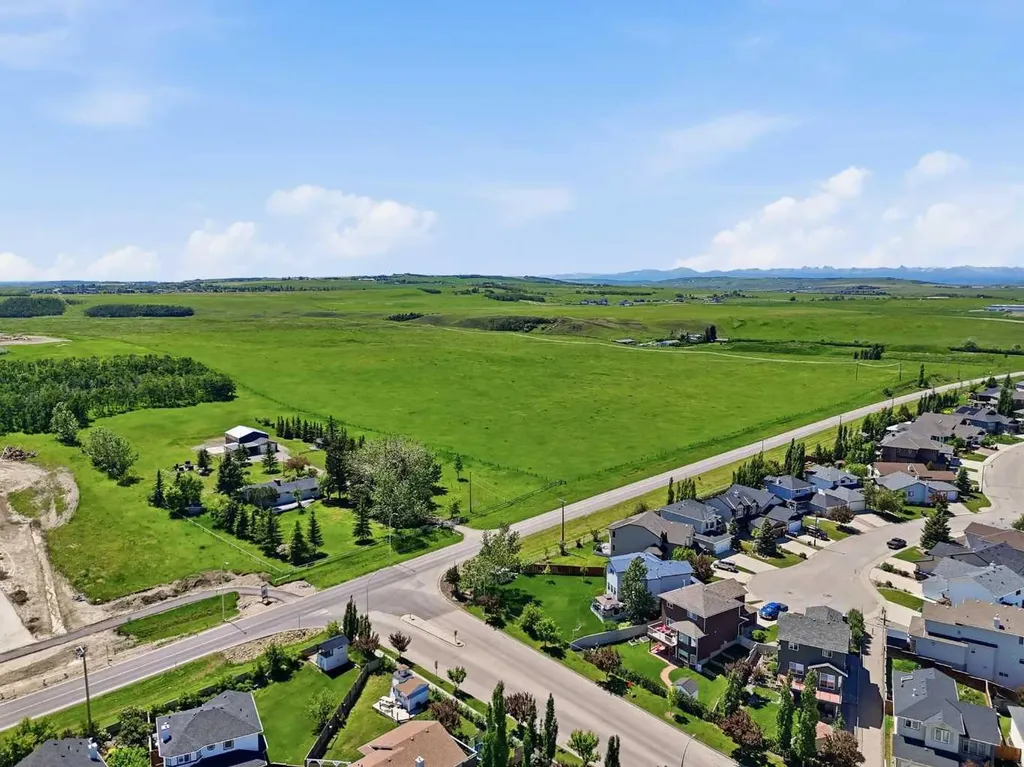 761 Sheep River Court Okotoks AB T1S1T8