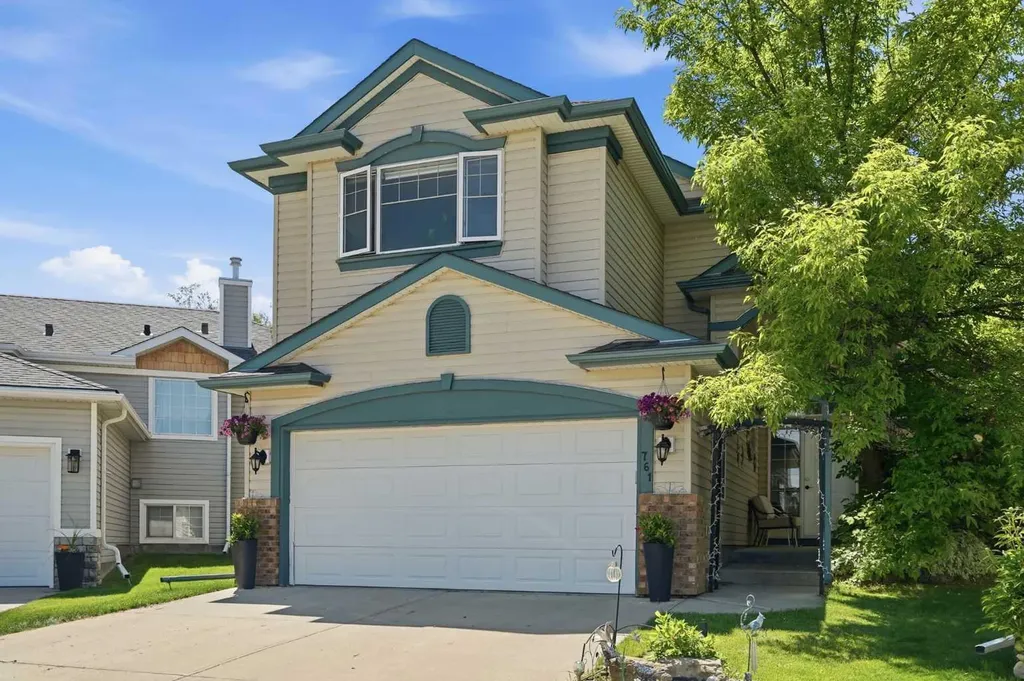 761 Sheep River Court Okotoks AB T1S1T8