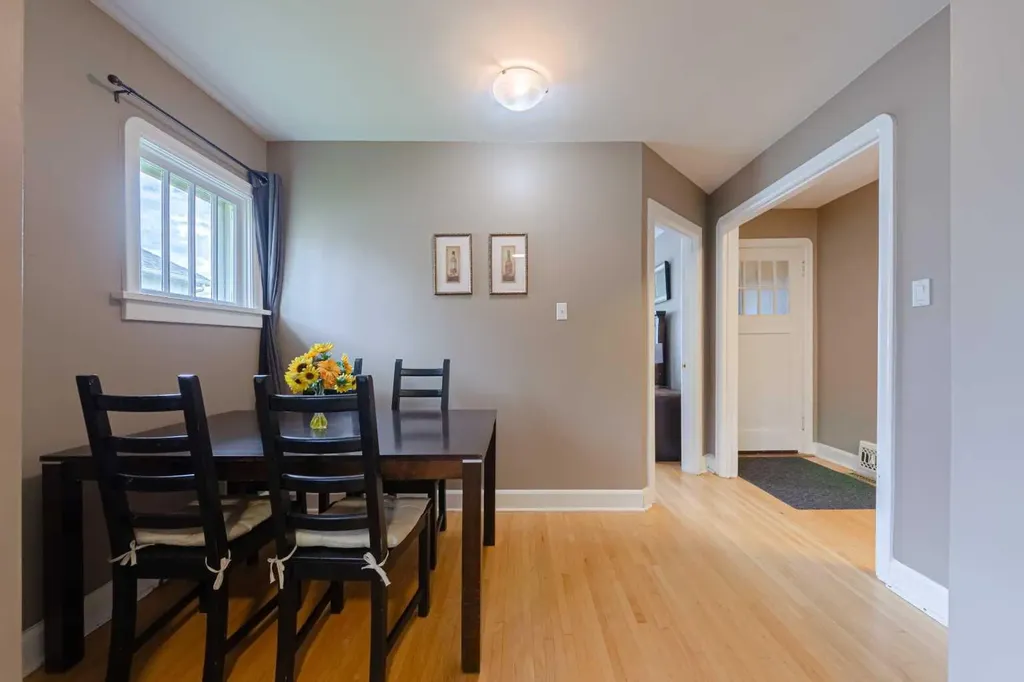 1621 4 Street NW Calgary AB T2M 2Z1