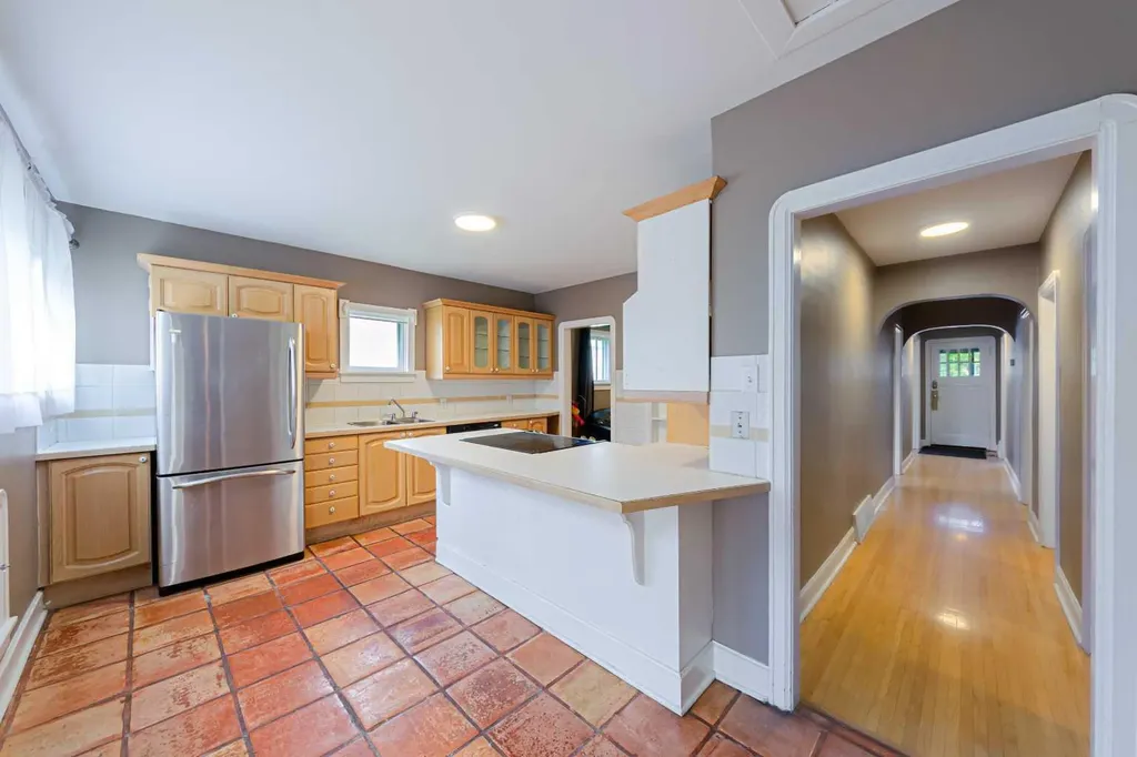 1621 4 Street NW Calgary AB T2M 2Z1