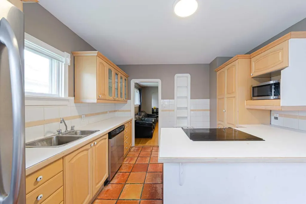1621 4 Street NW Calgary AB T2M 2Z1