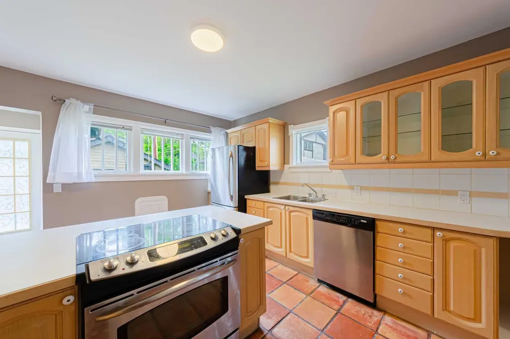 1621 4 Street NW Calgary AB T2M 2Z1