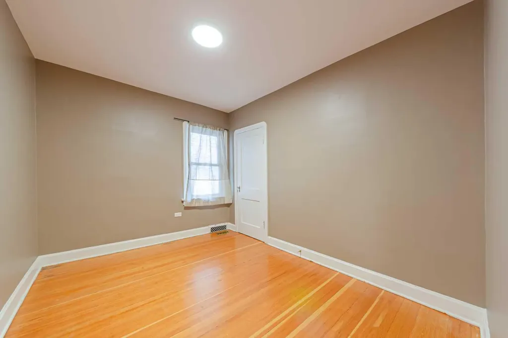 1621 4 Street NW Calgary AB T2M 2Z1